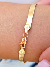 Load image into Gallery viewer, 14K 7 inch 4mm Silky Herringbone with Lobster Clasp Bracelet