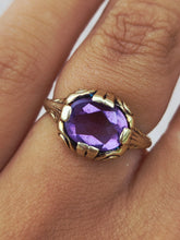 Load image into Gallery viewer, Amethyst Vintage Style Ring - Estate Piece