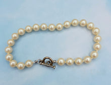 Load image into Gallery viewer, Cream Pearl Bracelet with Toggle - Vintage
