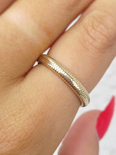 Load image into Gallery viewer, 14K Stretch Mesh Ring - 14K Yellow Gold
