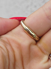 Load image into Gallery viewer, 14K Stretch Mesh Ring - 14K Yellow Gold