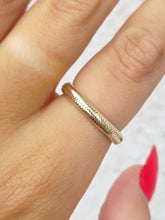 Load image into Gallery viewer, 14K Stretch Mesh Ring - 14K Yellow Gold