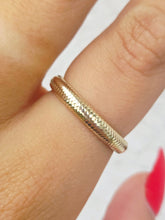 Load image into Gallery viewer, 14K Stretch Mesh Ring - 14K Yellow Gold