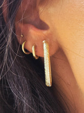 Load image into Gallery viewer, 14K Yellow Gold 12x27mm Oval Diamond Cut Hinged Back Hoops