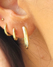 Load image into Gallery viewer, 14K Yellow Gold 11x19mm Oval Polished Hinged Back Hoops