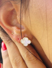 Load image into Gallery viewer, 14K Yellow Gold Italian White Mother of Pearl Clover Earring