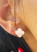 Load image into Gallery viewer, 14K Yellow Gold Italian White Mother of Pearl Clover Earring