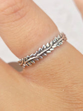 Load image into Gallery viewer, Leaf Band Ring