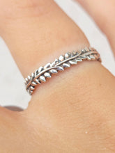 Load image into Gallery viewer, Leaf Band Ring