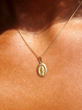 Load image into Gallery viewer, Miraculous Medal on 16" Razza Chain  - 14K Yellow Gold