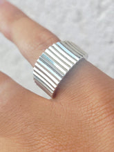 Load image into Gallery viewer, Diamond Cut Ring