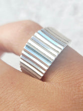 Load image into Gallery viewer, Diamond Cut Ring
