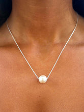 Load image into Gallery viewer, Helmi Pearl Necklace - Lotus Jewelry