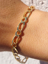 Load image into Gallery viewer, 18k plated figaro link chain bracelet