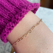 Load image into Gallery viewer, Gold Heart Chain Bracelet
