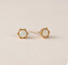 Load image into Gallery viewer, Clear Astrid Stud Earrings - Lovers tempo