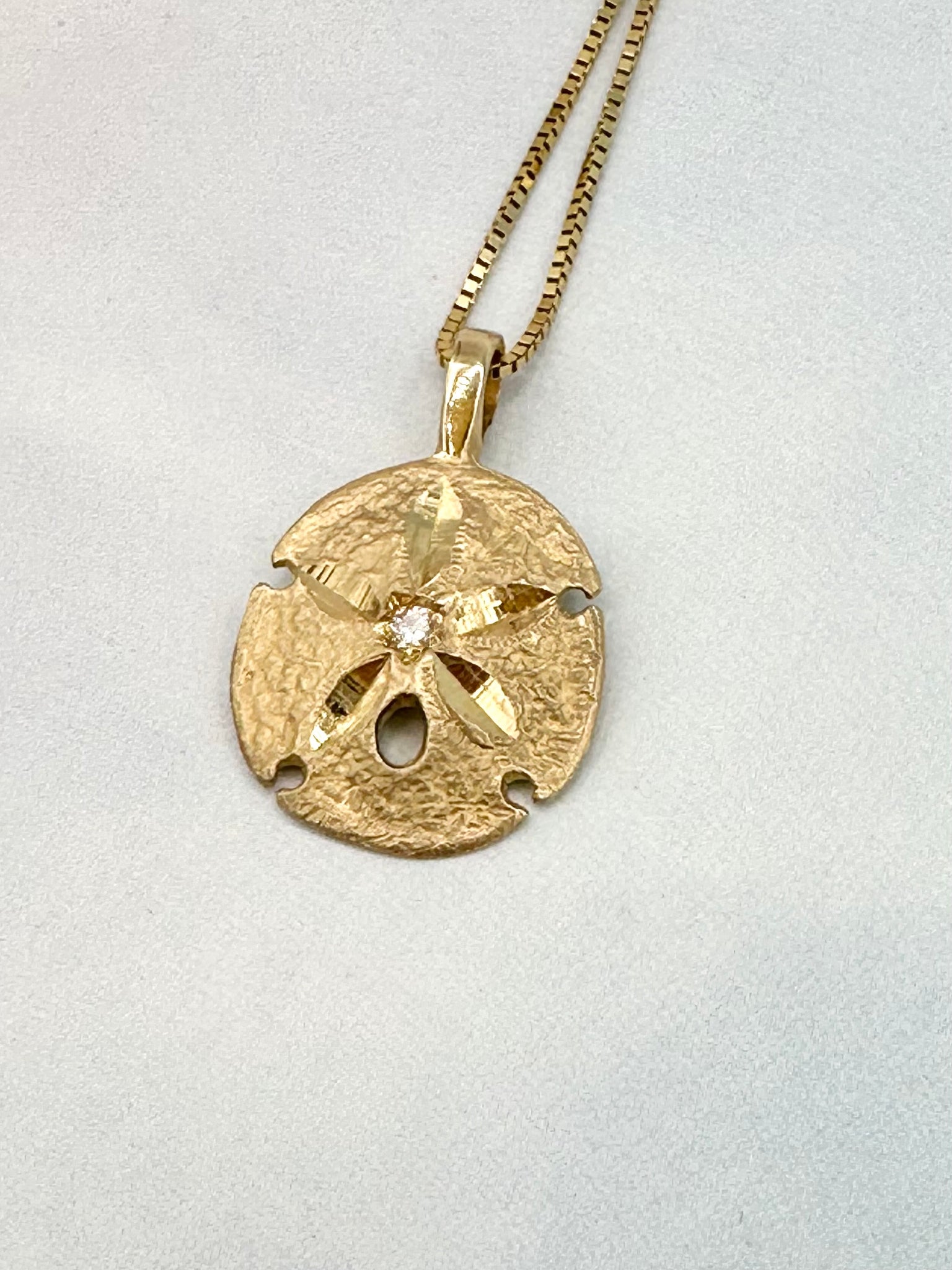 14k Solid Gold Vintage Sand Dollar Pendant authentic