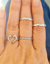 Load image into Gallery viewer, Heart Silhouette Ring