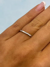 Load image into Gallery viewer, White Gold Band