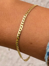 Load image into Gallery viewer, Flat Beveled Curb Link Bracelet- 14K Yellow Gold