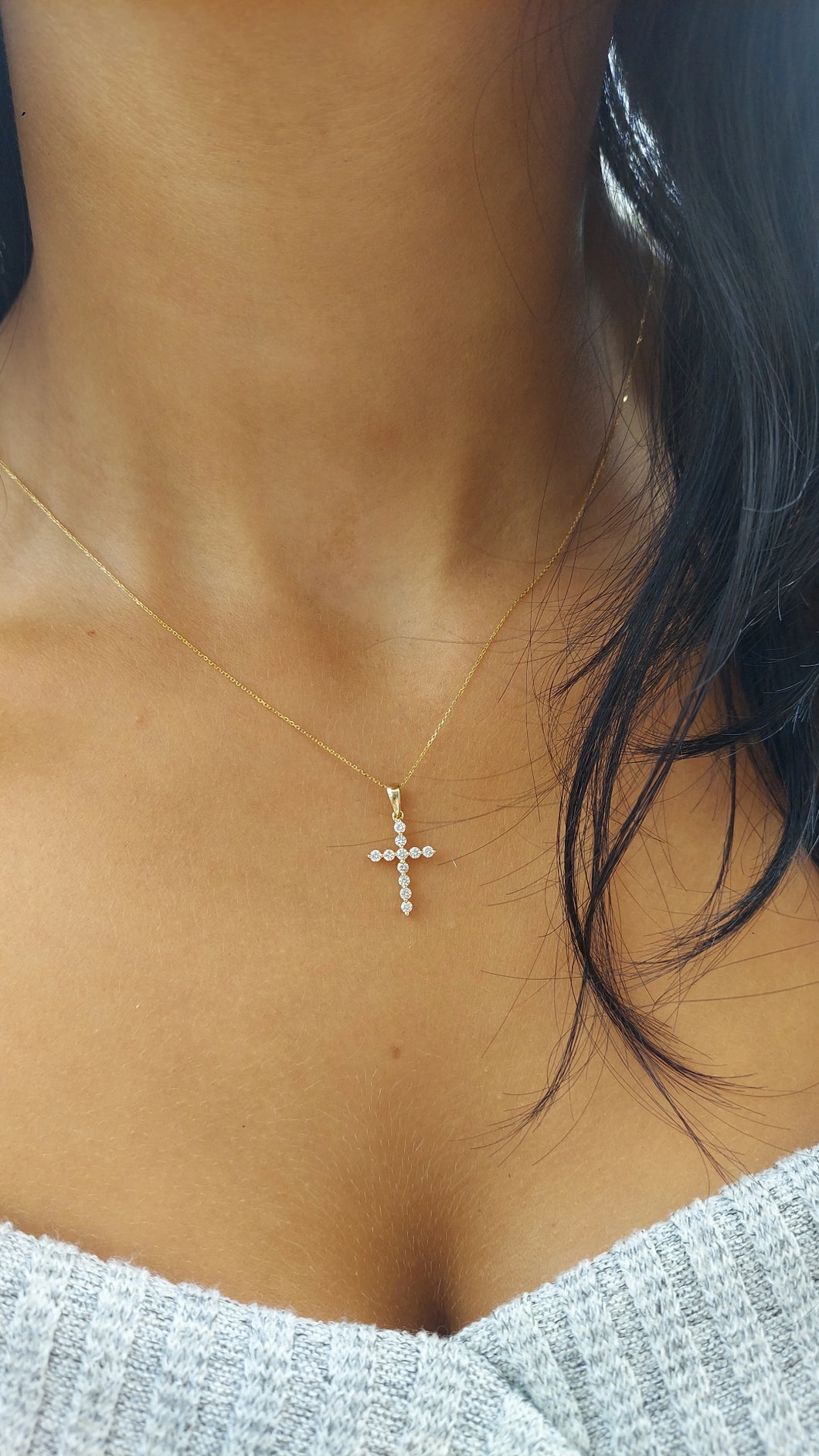 Round Brilliant Diamond Cross & Chain - 14K Yellow Gold