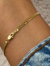 Load image into Gallery viewer, Flat Beveled Curb Link Bracelet- 14K Yellow Gold