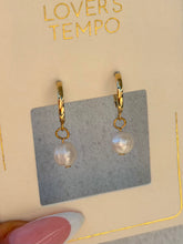 Load image into Gallery viewer, Amari Pearl Huggie Hoops Earrings - Lovers Tempo