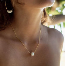 Load image into Gallery viewer, Helmi Pearl Necklace - Lotus Jewelry