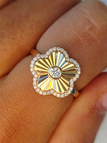 Diamond Fluted Clover Ring - 14K Yellow Gold