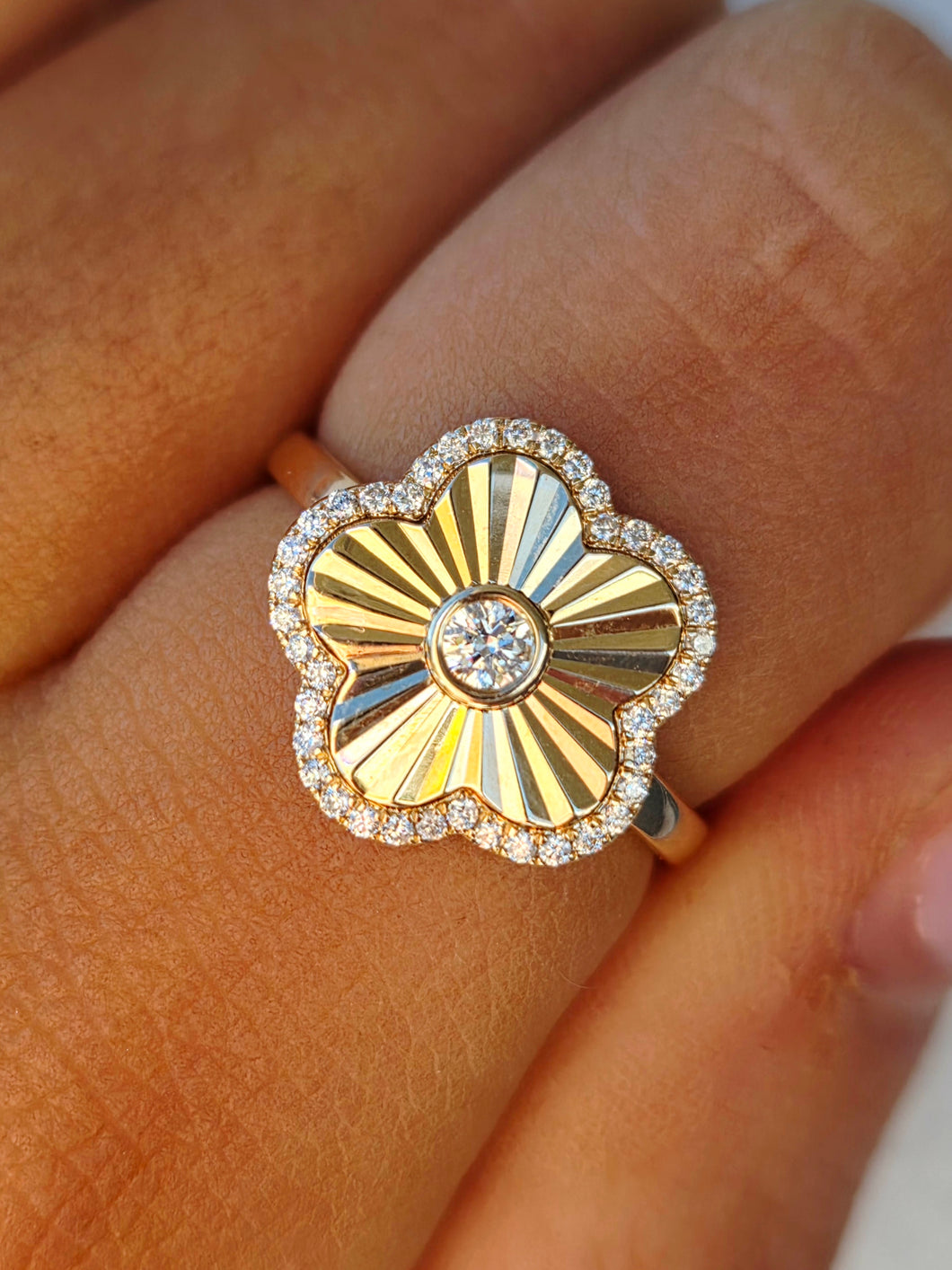 Diamond Fluted Clover Ring - 14K Yellow Gold