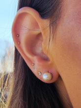 Load image into Gallery viewer, 6mm Pearl Stud Earrings