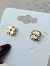 Load image into Gallery viewer, Diamond Cut Clover Stud Earrings - Sterling Silver