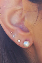 Load image into Gallery viewer, 6mm Pearl Stud Earrings