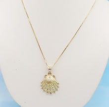 Load image into Gallery viewer, Lion’s Paw Sea Shell Pendant Necklace- 14K Yellow Gold