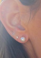 Load image into Gallery viewer, 6mm Pearl Stud Earrings