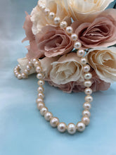 Load image into Gallery viewer, Rose Pearl Necklace
