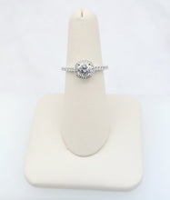 Load image into Gallery viewer, 14K White Gold Certified Brilliant Cut (Round) Diamond Engagement Ring with Halo