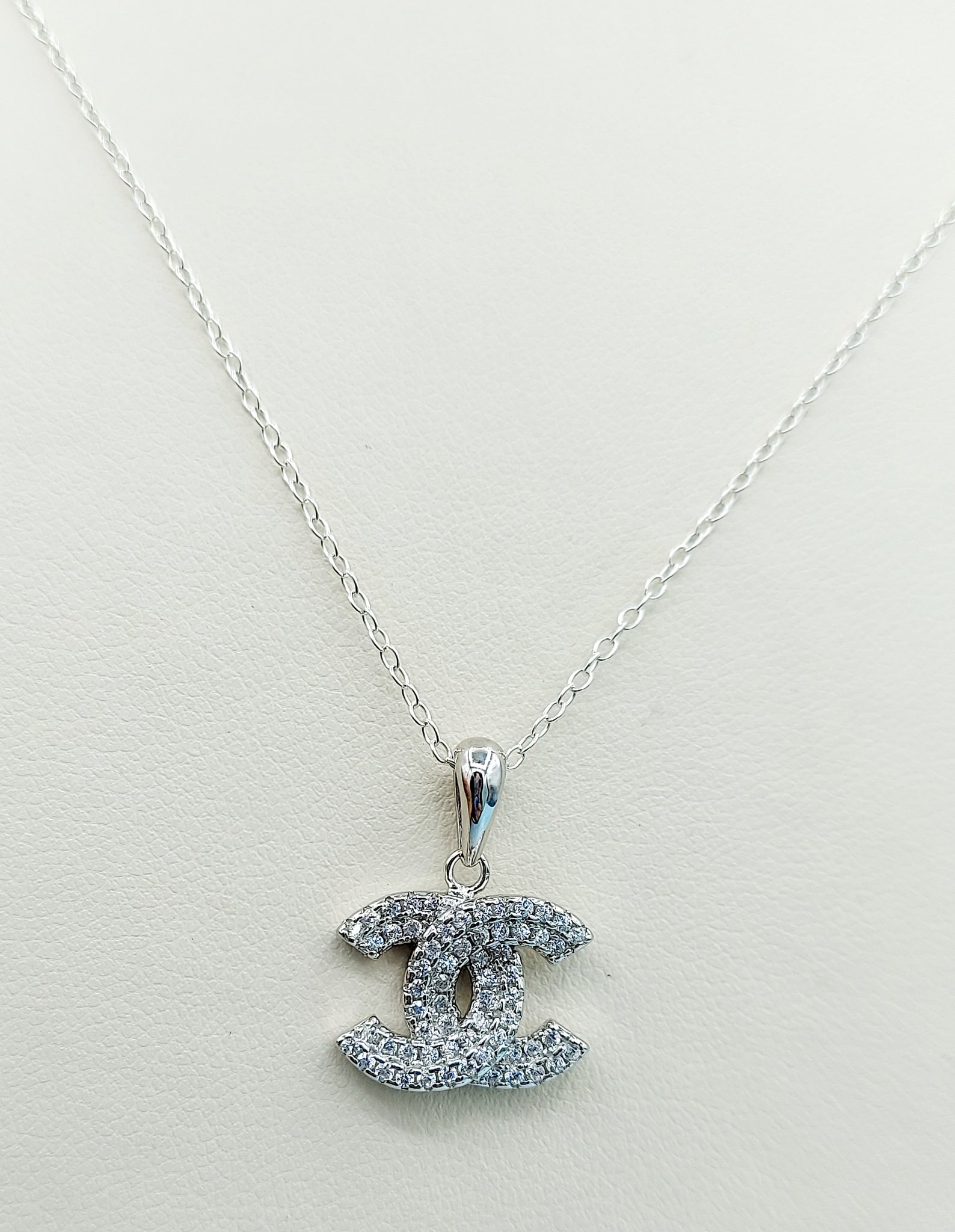Chanel Silver-tone Crystal Cc Necklace in Metallic