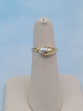 Load image into Gallery viewer, Calla Lily Pearl Ring - 14K Yellow Gold - Estate Piece