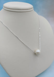 Helmi Pearl Necklace