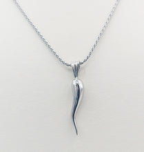 Load image into Gallery viewer, Solid Italian Horn &amp; 20 inch Wheat Chain - Sterling Silver