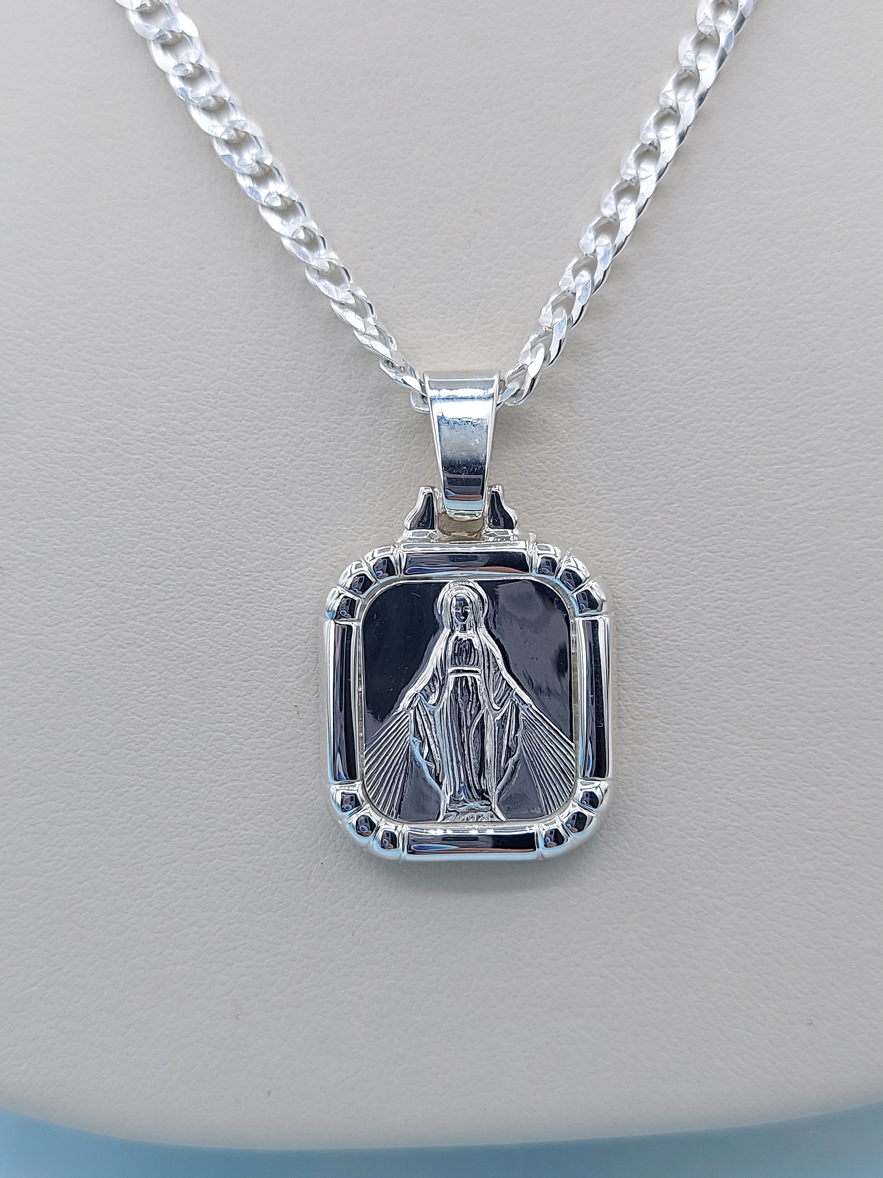 CVRAVO Virgin Mary Necklace 925 Sterling Silver Religious Faith Pendant  Virgen de Guadalupe Necklace Religious Jewelry Gifts for Women Girls,  Sterling Silver, No Gemstone : Amazon.ca: Clothing, Shoes & Accessories