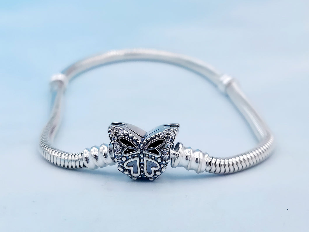 PANDORA Bear Hug Charm Bracelet | Pandora bracelet designs, Pandora jewelry,  Charm bracelet