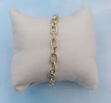 Load image into Gallery viewer, Nautical Oval Link Gold Bracelet - 14K