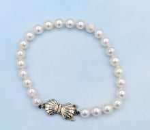 Load image into Gallery viewer, 7" Cultured Pearl Bracelet with Bow