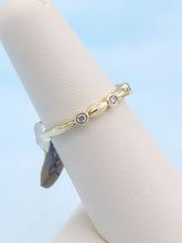Load image into Gallery viewer, Viv &amp; G Matte &amp; Circle Band - 14K Yellow Gold