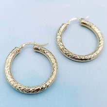 Load image into Gallery viewer, 1” Diamond Cut Hoops- 14K Yellow Gold 3.28g