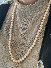 Load image into Gallery viewer, Rose Pearl Necklace