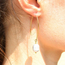 Load image into Gallery viewer, Pearl Thread Through Earring