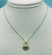 Load image into Gallery viewer, 14K Gold Sea Shell Necklace